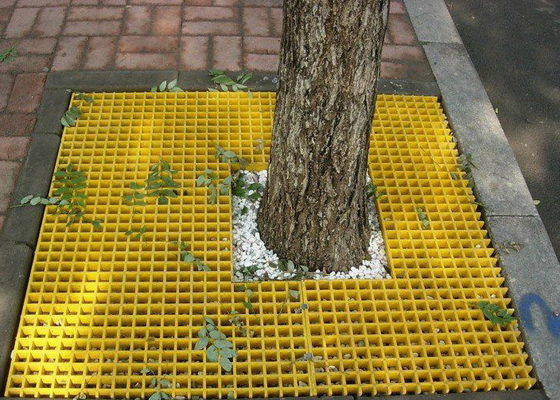 الصين مصبوب الفيبرجلاس البلاستيك الطابق صريف للشجرة اللون الأصفر سغس الموافقة المزود
