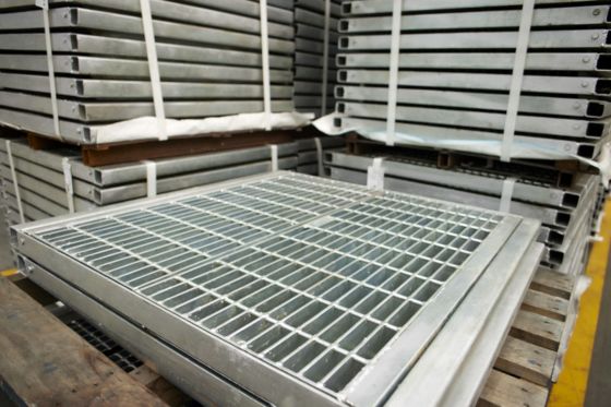 السلالم الشبكية من الفولاذ الكربوني أقدام للسلالم الشبكية المسطحة المطاومة