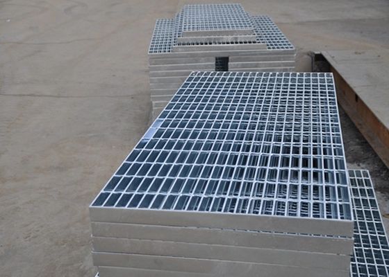 Q235 ASTM A36 25X5mm 30X3mm 30X5mm 40X5mm Gi Steel Serrated Grating Mesh للصرف الصحي السعر المصنع