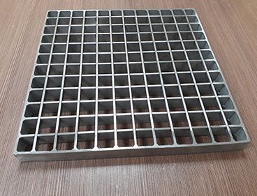 صفيحة الفولاذ أرضية شبكة مكافحة الانزلاق سلم الممر شبكة / تصريف غطاء الحفرة صفيحة العمل الثقيل شبكة خندق غطاء تصريف