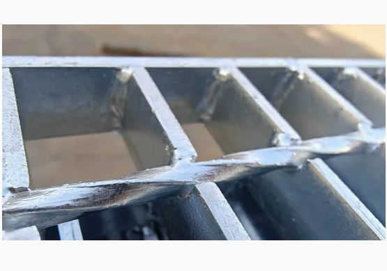 حرارة DIP الممر المسالك المزق الشبكية المعدنية الممرات الفولاذ المقاوم للصدأ بار لحام منصة الصلب الشبكية