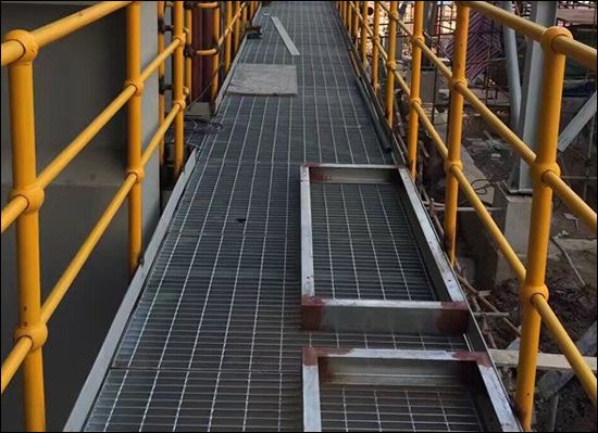 Galvanized Anti-Slip Steel Grating Walkway Platform with Bearing Bar 25x3 and Cross Bar 5x5