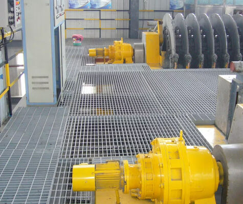 شبكة فولاذ مجلفنة بالغمر الساخن 32X5 مم مخصصة للاستخدام الخارجي