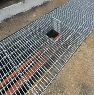 شبك فولاذ مجلفن مسنن مع قضيب حامل 20x3 لتصريف المنصات وأغطية الخنادق