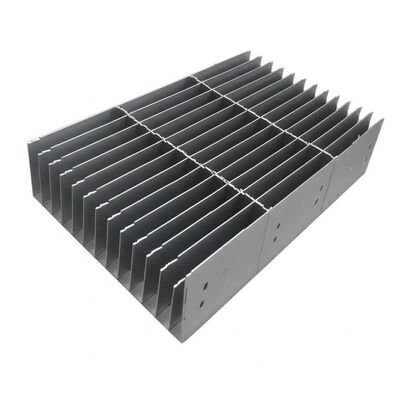 درجات سلم فولاذية مجلفنة بالغمر الساخن مع قضيب حامل 25 × 3 إلى 100 × 8 ومعيار ANSI/NAAMM للسلالم