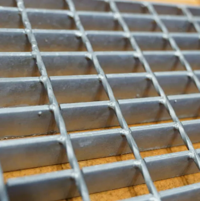 Galvanized Serrated 32x5mm Steel Grating for High Strength Walkways and Driveways