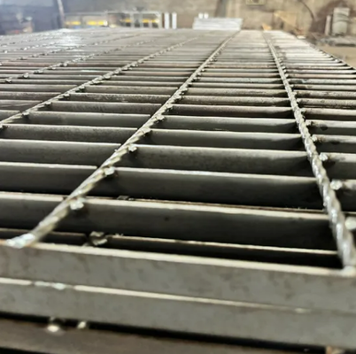 Hot Dip Galvanized Heavy Duty Steel Grating with Customizable Sizes for Industrial Walkways