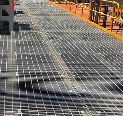 OEM مخصصة الحرارة الغطس المعالم الصلبية الشبكية مع قضبان متعرجة و 25x3 شريط تحمل للمنصات الصناعية