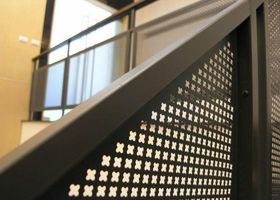 3m طويلة مثقوبة ألواح الصلب المجلفن حمض - مقاومة 0.08 - 100MM هول
