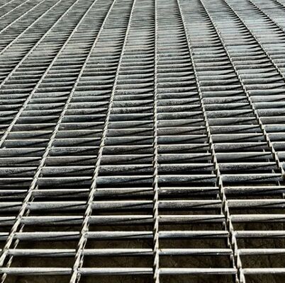 شبكة فولاذية مقاومة للانزلاق مجلفنة بالغمس على الساخن بأحجام قابلة للتخصيص للأرضيات الصناعية