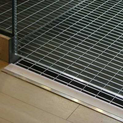 حرارة DIP الصلب المغلفة شبكة مع 25x5mm حمالة شريط ونمط متسلسل للممرات الصناعية